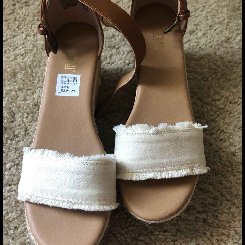 Platform sandals